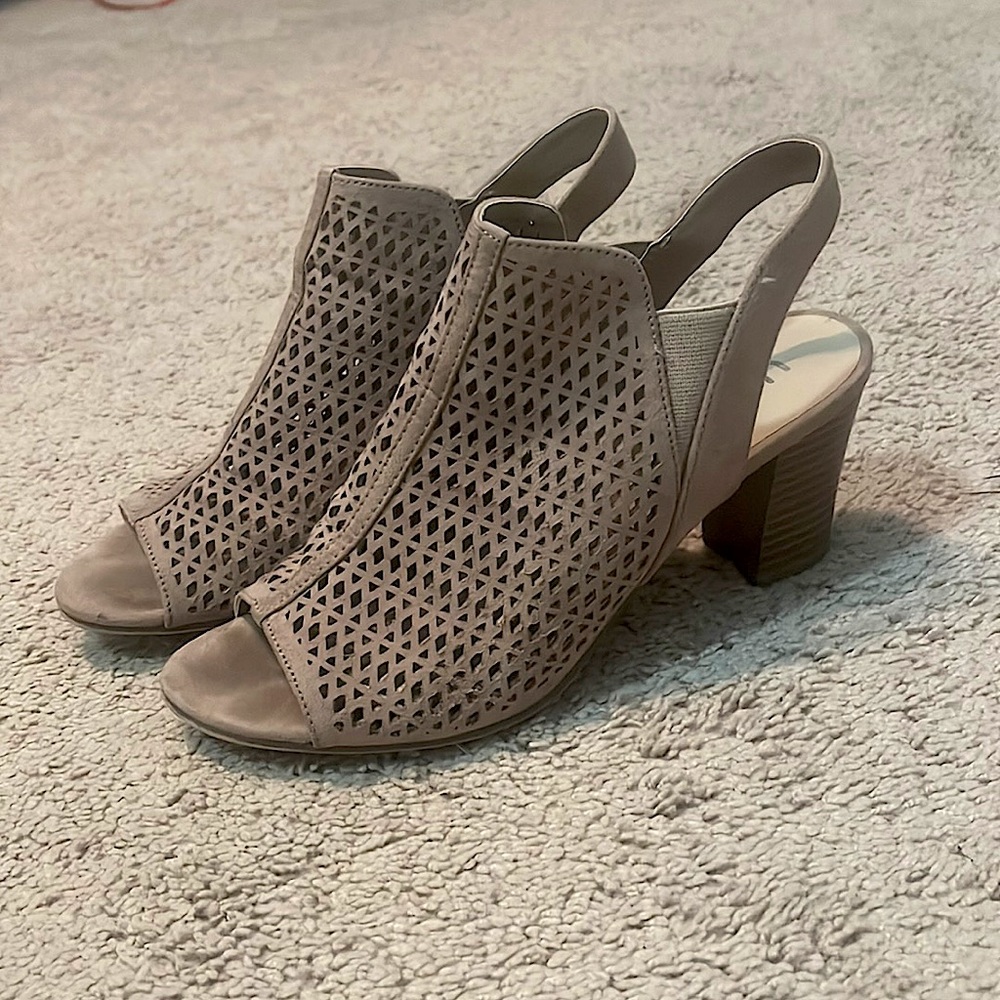 Tan summer heels, size 8.